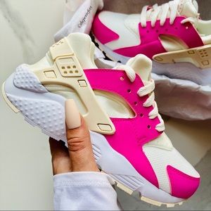 NWT Nike Huarache run shoes